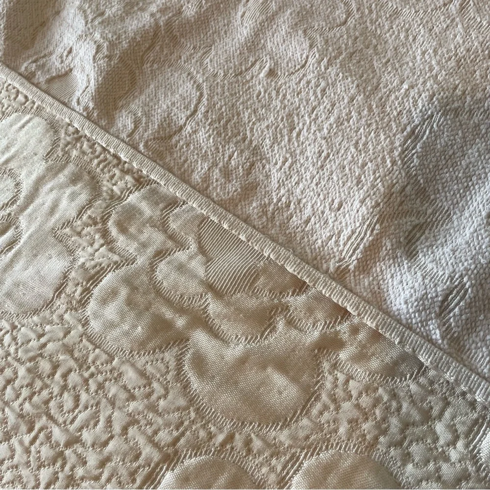 Vintage Cottagecore cream, color, quilted bedspread Approximately 92” X 94”